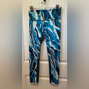 Under Armour Breathelux blue printed leggings. Size Small. Tech pocket.